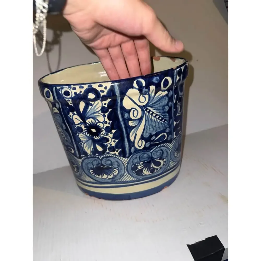 VTG MEXICAN TALAVERA HAND PAINTED FLOWER GUARD POTTERY PLANTER (HUGE)